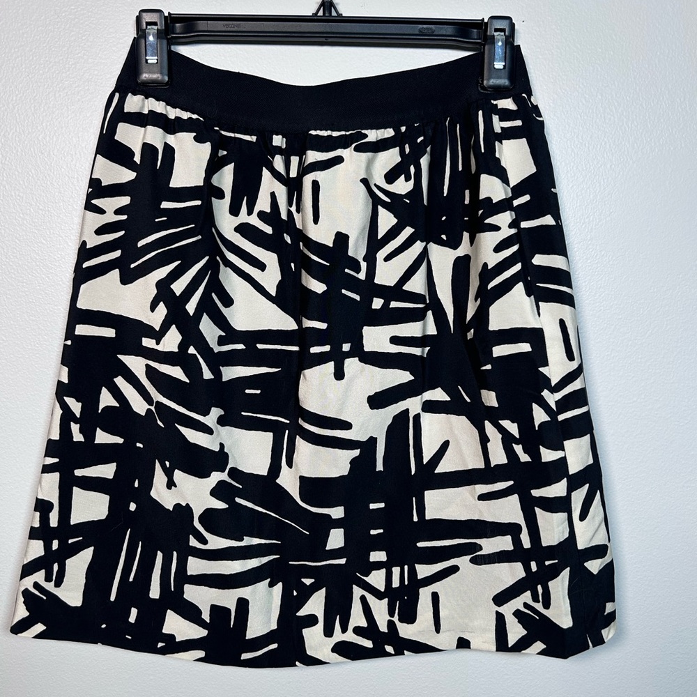Tibi Black and White 100% silk abstract print skirt.